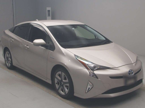 2016 Toyota Prius ZVW50[2]