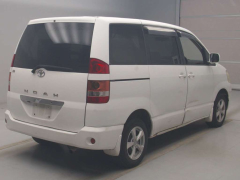 2003 Toyota Noah AZR65G[1]