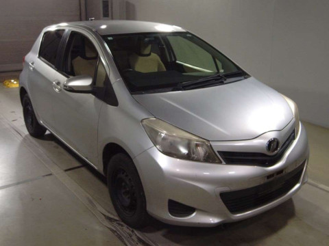 2013 Toyota Vitz NSP135[2]