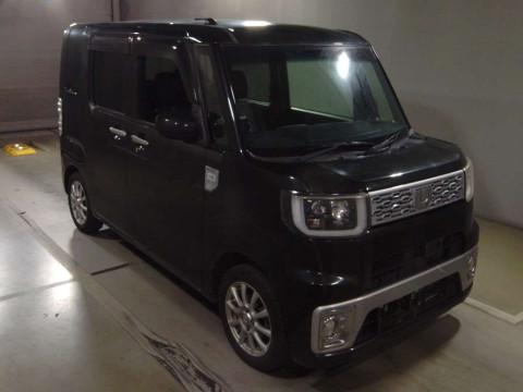 2015 Daihatsu Wake LA700S[2]