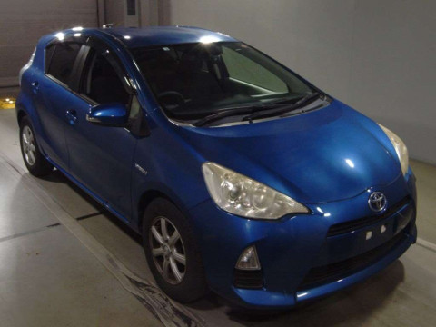 2012 Toyota Aqua NHP10[2]