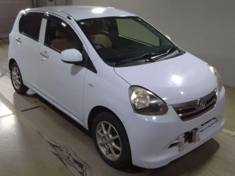 2013 Daihatsu Mira es LA300S[2]