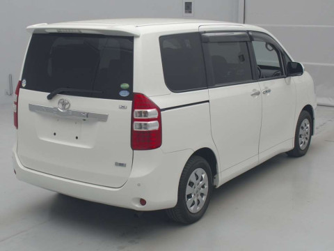 2012 Toyota Noah ZRR70G[1]