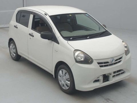 2011 Daihatsu Mira es LA300S[2]