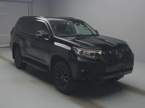 2022 Toyota Land Cruiser Prado TRJ150W[2]