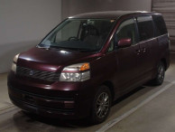 2004 Toyota Voxy