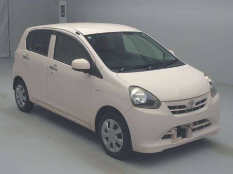 2013 Toyota Pixis Epoch LA300A[2]