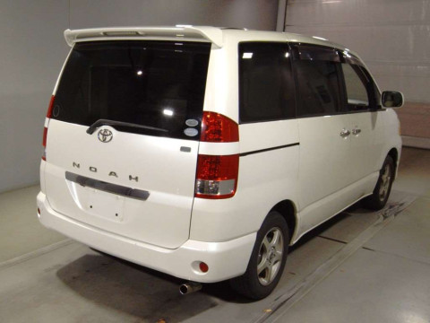 2006 Toyota Noah AZR60G[1]