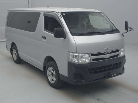 2013 Toyota Regiusace Van KDH206V[2]