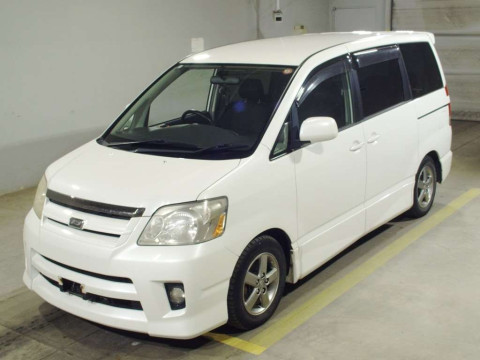 2004 Toyota Noah AZR65G[0]