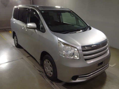 2008 Toyota Noah ZRR75G[2]