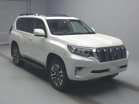 2022 Toyota Land Cruiser Prado TRJ150W[2]