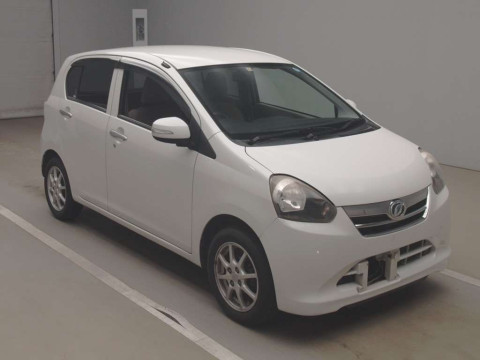 2011 Daihatsu Mira es LA300S[2]