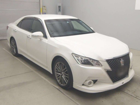 2013 Toyota Crown GRS210[2]