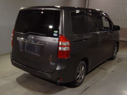 2013 Toyota Noah ZRR70G[1]