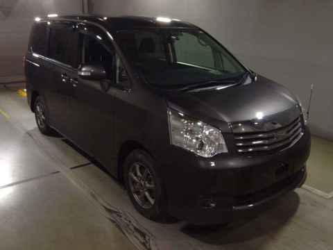 2013 Toyota Noah ZRR70G[2]