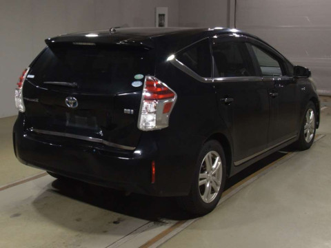 2014 Toyota Prius alpha ZVW40W[1]