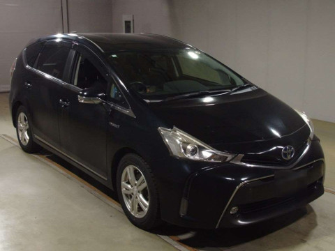 2014 Toyota Prius alpha ZVW40W[2]