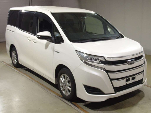 2017 Toyota Noah ZWR80G[2]