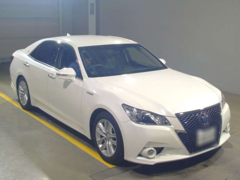 2013 Toyota Crown Hybrid AWS210[2]