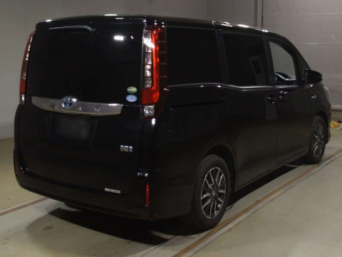 2015 Toyota Noah ZWR80G[1]