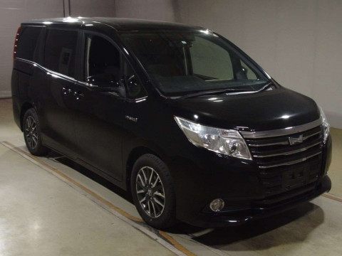 2015 Toyota Noah ZWR80G[2]