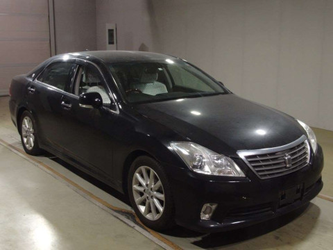 2010 Toyota Crown GRS202[2]