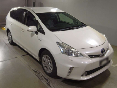 2011 Toyota Prius alpha ZVW41W[2]