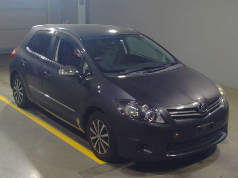 2012 Toyota Auris NZE151H[2]