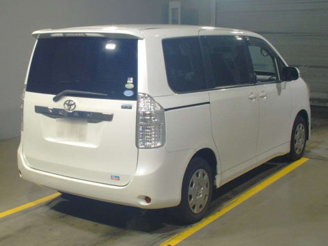 2009 Toyota Noah ZRR70G[1]