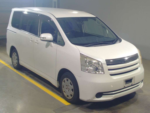 2009 Toyota Noah ZRR70G[2]