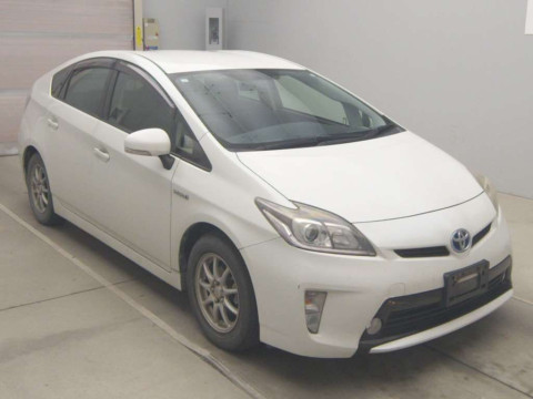 2015 Toyota Prius ZVW30[2]