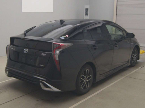 2016 Toyota Prius ZVW55[1]