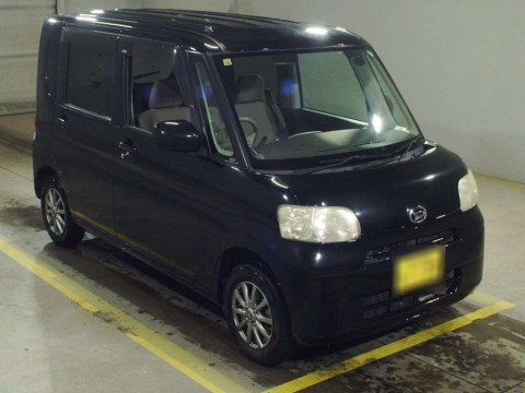 2010 Daihatsu Tanto L385S[2]