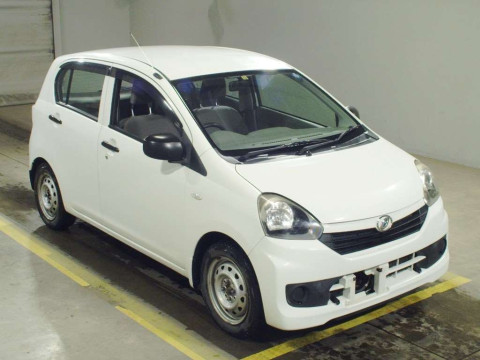 2013 Daihatsu Mira es LA300S[2]