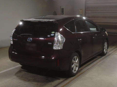 2013 Toyota Prius alpha ZVW41W[1]