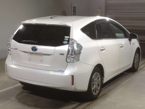 2014 Toyota Prius alpha ZVW40W[1]