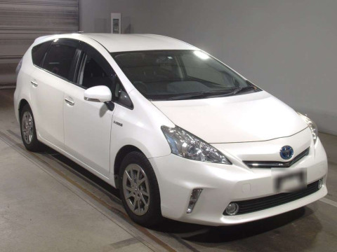 2014 Toyota Prius alpha ZVW40W[2]