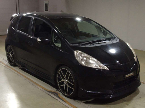 2011 Honda Fit Hybrid GP1[2]