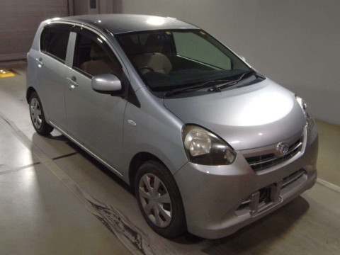 2011 Daihatsu Mira es LA300S[2]