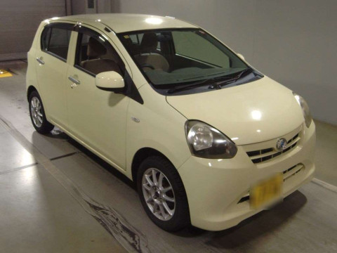 2012 Daihatsu Mira es LA300S[2]