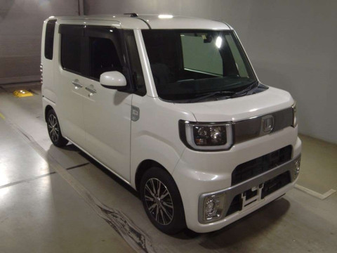 2016 Daihatsu Wake LA700S[2]