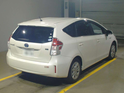 2017 Toyota Prius alpha ZVW40W[1]