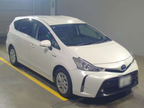 2017 Toyota Prius alpha ZVW40W[2]