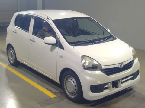 2013 Daihatsu Mira es LA300S[2]