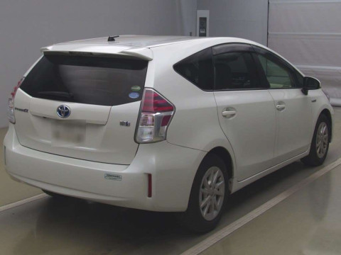 2016 Toyota Prius alpha ZVW40W[1]