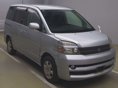 2005 Toyota Voxy AZR65G[2]