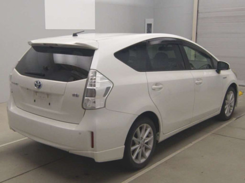 2012 Toyota Prius alpha ZVW41W[1]