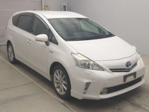 2012 Toyota Prius alpha ZVW41W[2]