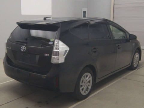 2013 Toyota Prius alpha ZVW41W[1]